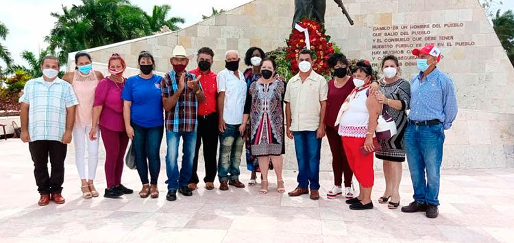 Los Héroes y Heroínas del Trabajo participaron en la ceremonia de condecoraciones. Foto: CTC Sancti Spíritus