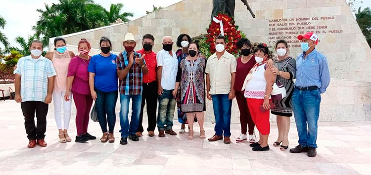 Los Héroes y Heroínas del Trabajo participaron en la ceremonia de condecoraciones. Foto: CTC Sancti Spíritus