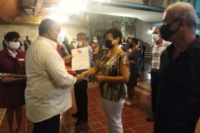 Reconocen en Camagüey a trabajadores del Partido Comunista