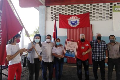 Recibe bandera de vanguardia nacional Aceites Camagüey