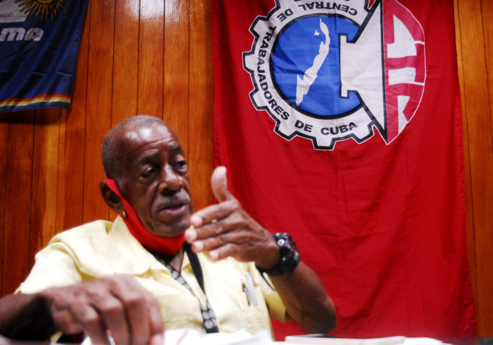 Para dirigir el movimiento sindical, tomé muchas de sus experiencias y los principios que él defendió, afirmó Roberto Cuesta Piz, al referirse a Lázaro Peña. Foto: Agustín Borrego