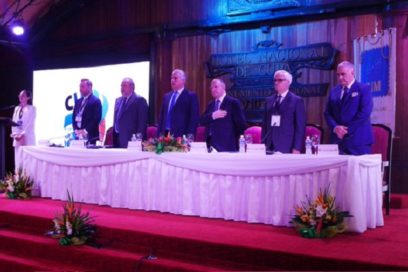 Presidente de Cuba recibe sello al Hombre del Año