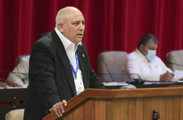 El Ministro de Cultura, Alpidio Alonso Grau, presentó los dos proyectos de Ley. Foto: Heriberto González Brito