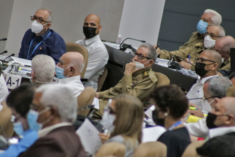 El General de Ejército Raúl Castro Ruz está presente en la sesión final. Foto: Heriberto González Brito