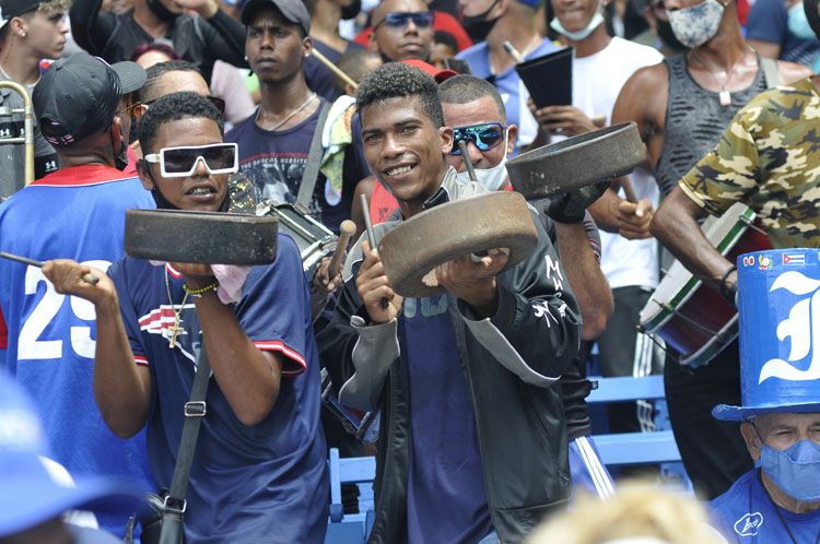 La alegría en el Latino se congeló en el noveno inning. Foto José Raúl Rodríguez Robleda