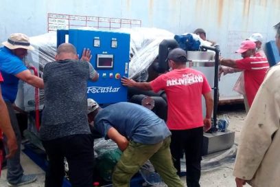 Planta de hielo calienta ambiente laboral en Puerto de Manatí