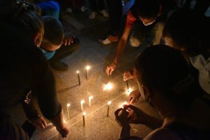 Silencio y luz como tributo