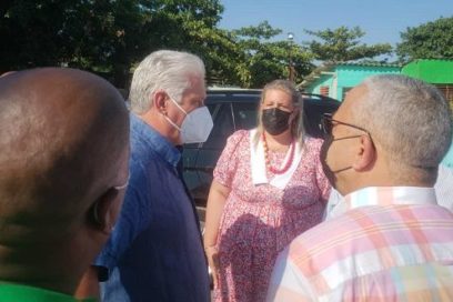 Miguel Díaz-Canel visita la comunidad Husillo en el municipio de Marianao