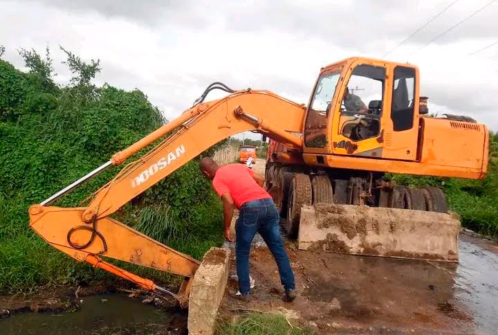 Se intensificaron las labores de limpieza de canales. Foto: Dianelis Marín Dewar