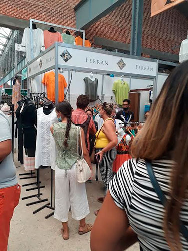 El stand de la reconocida diseñadora Carmen Ferrán, entre los más concurridos.