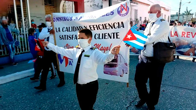 El desfile fue una clara manifestación de optimismo de los herederos de Serafín. Foto: Yuleiky Obregón Macías