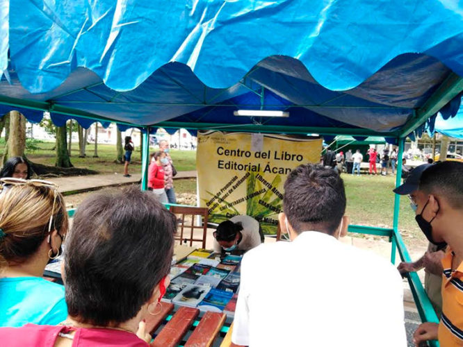 Con la satisfacción del regreso concluyó la Feria del Libro en Camagüey, donde se comercializaron más de 330 títulos. Foto: Gretel Díaz Montalvo