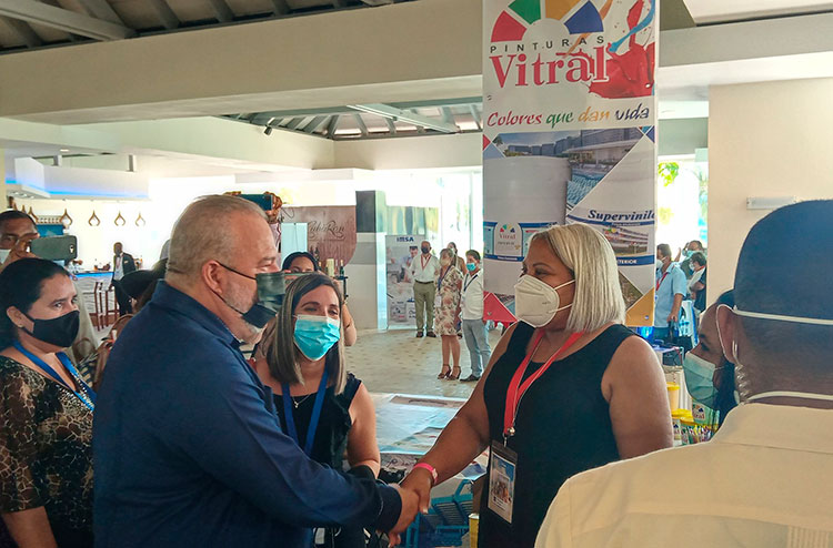 La expo de proveedores mostró las potencialidades de la industria nacional para encadenarse con el turismo. Foto: del tuit de Marrero Cruz. Guía: FitCuba
