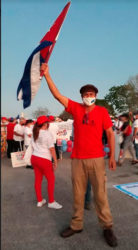 Artistas holguineros listos para desfilar. Foto: Lianne Fonseca