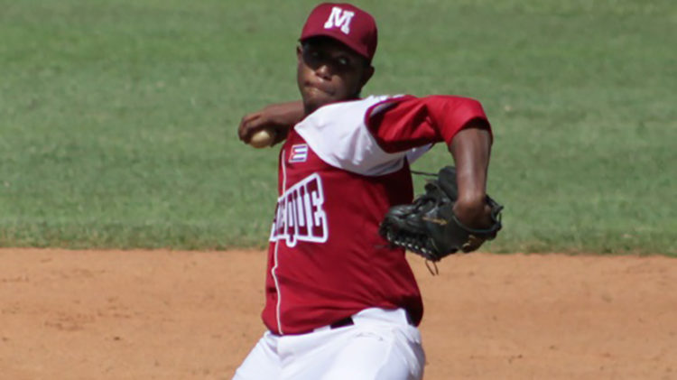 Marlon Vega salvó su decimotercer juego en esta 61 Serie Nacional. ACN FOTO/Oscar ALFONSO SOSA