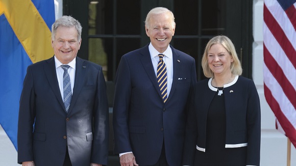 El presidente de Finlandia, Sauli Niinisto, y la primera ministra sueca, Magdalena Andersson, con Joe Biden en la Casa Blanca, el 19 de mayo de 2022. Foto: RS/MPI/Capital Pictures / Legion-Media.