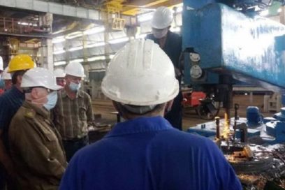 Ramiro Valdés visita industria metalúrgica de Las Tunas
