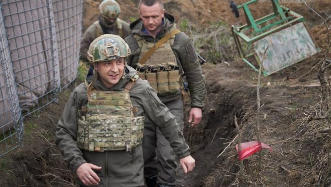 Sonriente en la trinchera, pero en diciembre del pasado año, cuando quienes disparaban eran solo los ucranianos. Foto: El País