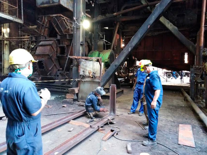 El secretariado provincial de la CTC en Camagüey reconoce la labor de los trabajadores de las Termoeléctricas, a quienes, según se aprobó, se debe reconocer por su eficiencia y entrega en la reparación de roturas. Foto: Gretel Díaz Montalvo