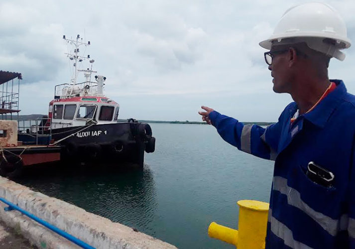 Las labores en el astillero han permitido devolver la vitalidad a numerosas embarcaciones, este año más de una decena volverán a navegar seguras. Foto: Yudaisis Moreno Benítez