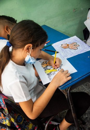 Las artes plásticas fue una de las herramientas motivacionales empleadas por los voluntarios de Pasos. Foto:Karla Llanes.