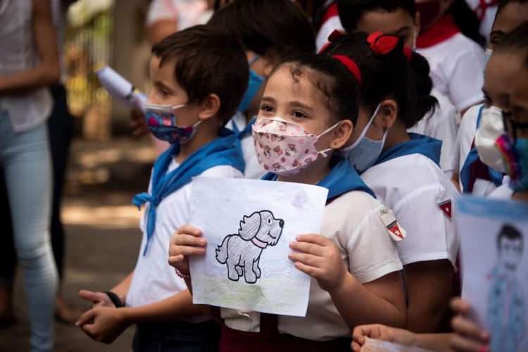 Las artes plásticas fue una de las herramientas motivacionales empleadas por los voluntarios de Pasos. Foto:Karla Llanes.