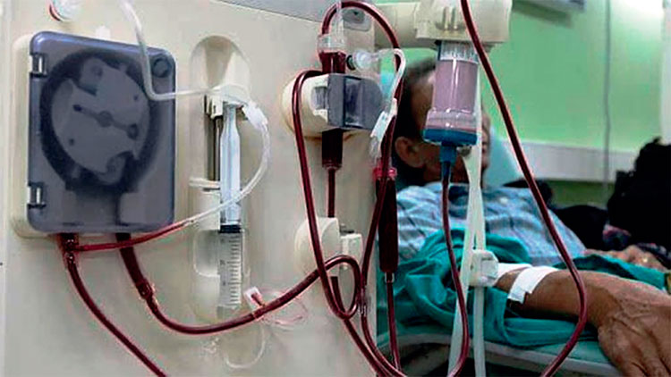 Hemodiálisis en el Centro Especializado Ambulatorio Héroes de Playa Girón. Foto: Modesto Gutiérrez/ACN