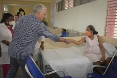 Recorre Díaz-Canel tres lugares valiosos en Santiago