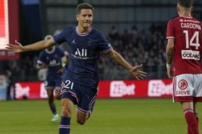 Ander Herrera: «Soy muy feliz en París, llevo tres años, las cosas me están yendo bien y la idea es continuar. Luego en el fútbol es difícil asegurar las cosas al cien por cien y las temporadas son muy largas, especialmente esta, pero la idea es continuar».