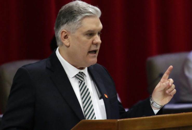 Alejandro Gil, Ministro de Economía, presentó un informe a la Asamblea. Foto: Heriberto González Brito