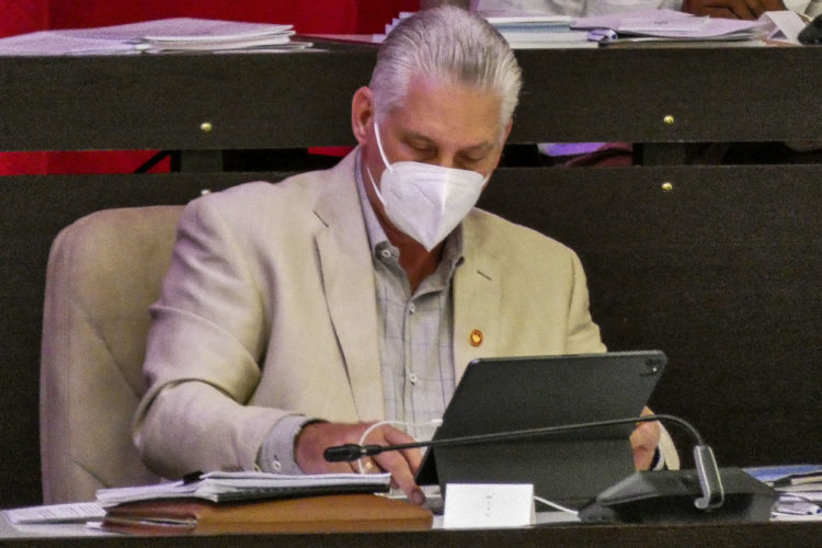 El Presidente de la República, Miguel Díaz-Canel Bermúdez, ha estado presente en toda la Sesión. Foto: Heriberto González Brito