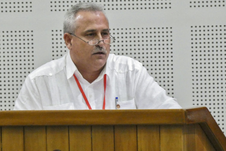 El Ministro de Industrias, Eloy Álvarez Martínez. foto: Heriberto González Brito