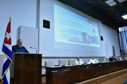 Primer ministro de Cuba intercambió con médicos cubanos