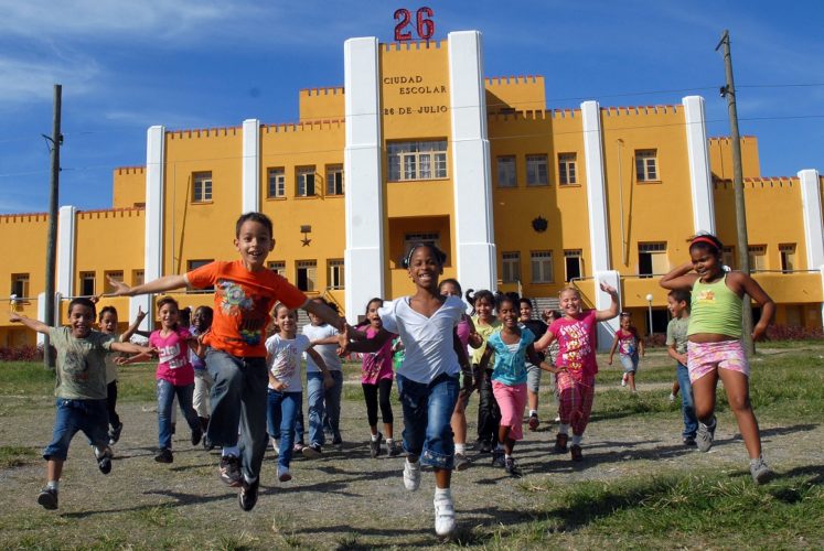 ANTIGUO CUARTEL MONCADA HOY CIUDAD ESCOLAR 26 DE JULIO