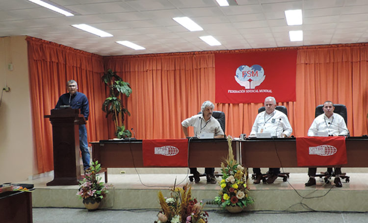 Durante su discurso en la jornada inaugural, Pedro Pereira Milheiro de la Federación Portuguesa de Sindicatos de la Construcción, Cerámica y Vidrio, condenó la guerra de Ucrania y llamó a la responsabilidad de los Estados con la paz. Los conflictos bélicos van contra los intereses de los pueblos y de los trabajadores minetras favorece las ganancias de la industria militar industrial. Denunció el cruel bloqueo de Estados Unidos que atenta contra los derechos del pueblo cubano y le impide su derecho al desarrollo. Foto: Yimel Díaz Malmierca