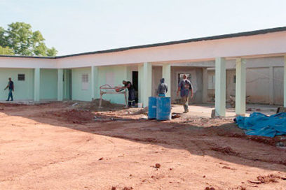 Industria para el árbol de la vida en La Sierpe