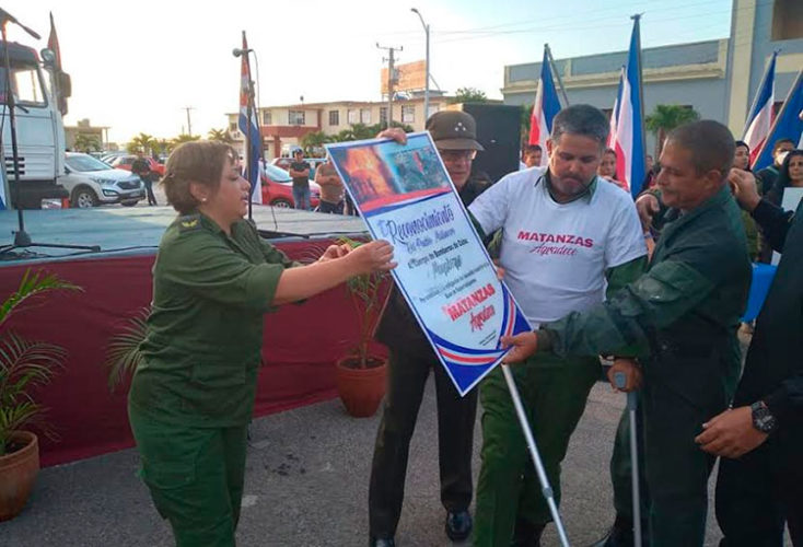 Matanzas agradece al cuerpo de bomberos de Mayabeque. Foto: Roberto Jesús Hernández