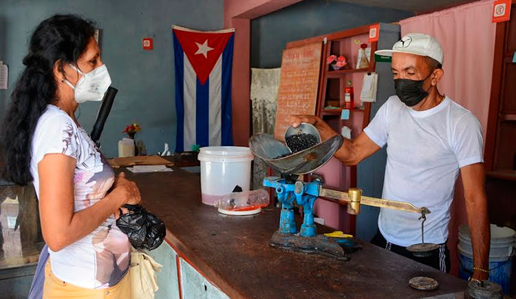 El proceso orgánico de la Segunda Conferencia de Comercio en Camagüey busca perfeccionar y transformar el servicio que brindan los más de 17 mil 660 afiliados agramontinos. Foto: Tomada de Adelante.cu