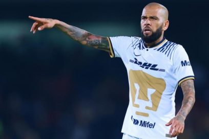 El argentino Andrés Lillini, entrenador de los Pumas UNAM, elogió la humildad del brasileño Dani Alves, exjugador del FC Barcelona, quien pidió un trato de igual en su incursión en el fútbol mexicano.