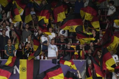 La UEFA probará las localidades de pie la próxima temporada en sus estadios.