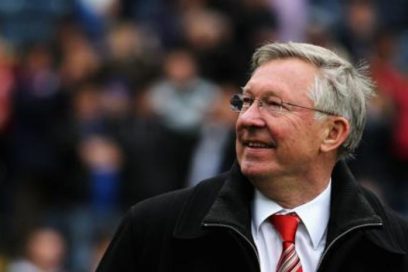 Alex Ferguson vuelve al Manchester United. El mítico entrenador escocés, quien estuvo al frente del equipo durante 26 temporadas, regresa al club con un rol de asesor. El club está decidido a aprovechar la experiencia del preparador para pedirle consejo en decisiones estratégicas.
