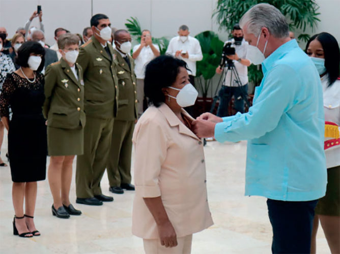 Francisca ostenta el Título Honorífico de Heroína del Trabajo de la República de Cuba. Foto: Heriberto González Brito