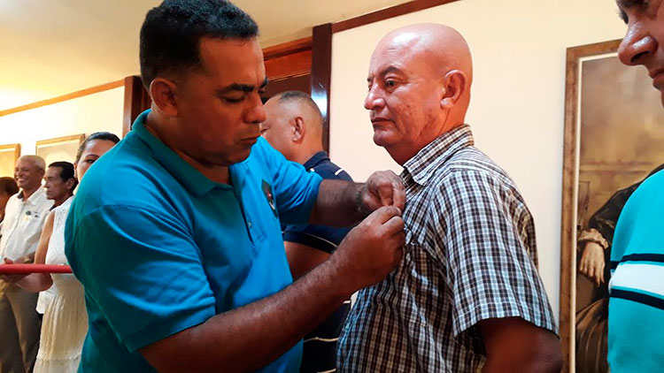 Fueron reconocidos los trabajadores con 20 y 25 años de trabajo initerrumpido en el sector. Foto: Lianne Fonseca
