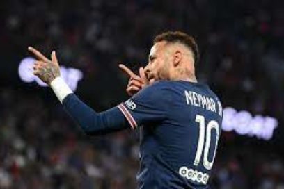 PSG golea 6-2 al Gamba Osaka: El brasileño Neymar, con un doblete, lideró un festín de los parisinos en su tercer partido por Japón. Sarabia volvió a marcar y Messi también fue decisivo con gol y asistencia.