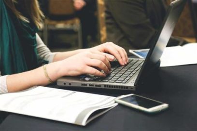 Parlamento Europeo solicita regular teletrabajo