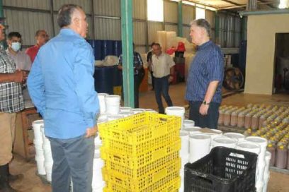 Ministro de economía intercambia sobre desarrollo de Artemisa