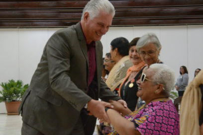 Entregan condecoraciones de la FMC a mujeres destacadas (+Fotos)