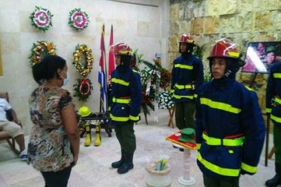 Despide Bayamo a bombero fallecido por el incendio en Matanzas
