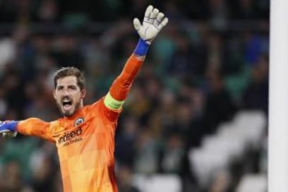Kevin Trapp sobre el interés del Manchester United: “Como dije durante mi primera etapa en Frankfurt, siempre es agradable cuando surgen rumores como este. Es un bonito reconocimiento. Pero no puedo decir nada al respecto”