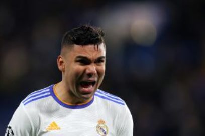Caso Casemiro: Según el periodista Tancredi Palmeri, el Manchester United le ofrece a Casemiro un contrato de cinco años a razón de 18 millones de euros netos por temporada, lo que lo convertiría en el cuarto mejor pagado de la Premier.
